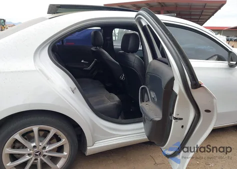 2020 Mercedes-Benz A 220 z USA, uszkodzony, nr VIN WDD3G4EB4LW039238